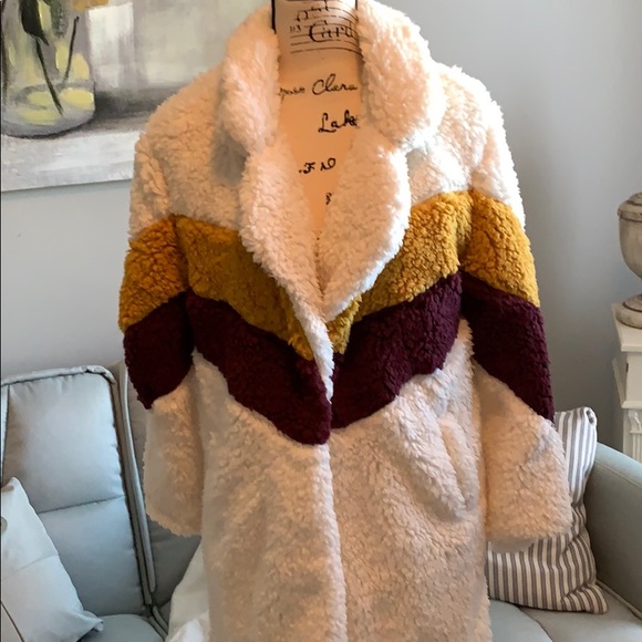 Beautiful ivory teddy bear coat.🍂. - Picture 4 of 5